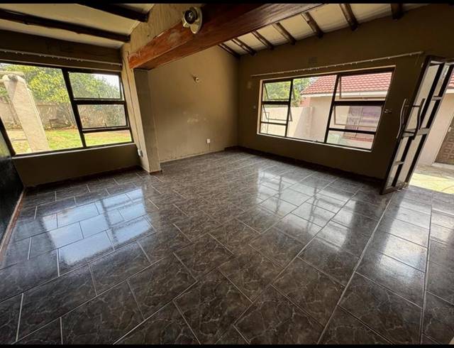 3 BEDROOM HOUSE FOR SALE IN BIRCHLEIGH NORTH